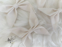 Load image into Gallery viewer, SET OF 6 - Christmas Tree Velvet Bows - Clip on - Christmas tree butterflies Bows - White